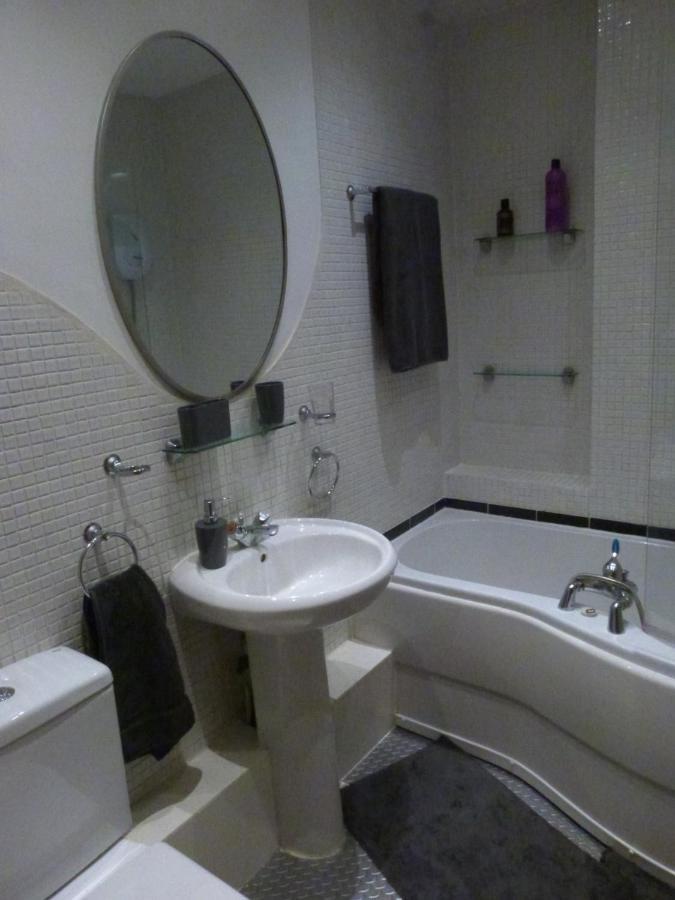 Lovely 2 Bed Flat In The Very Centre Of Newcastle Appartement Buitenkant foto